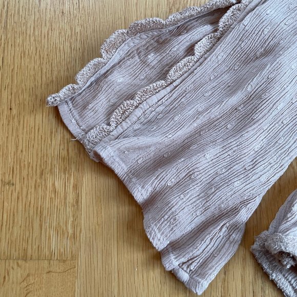 Super cute American Eagle Ivory Top - Picture 3 of 6